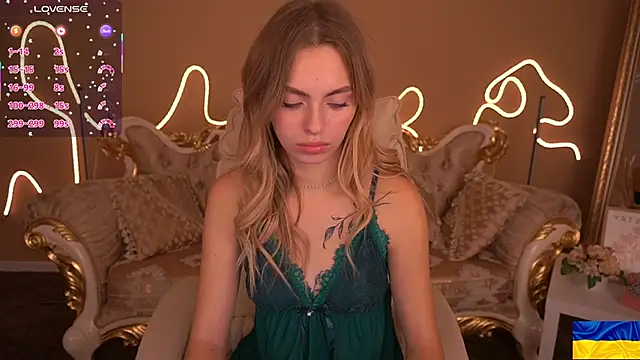 Snapshot of ChloeBrightt chatting on October 22, 8:08 pm ChloeBrightt online show from October 22, 8:08 pm