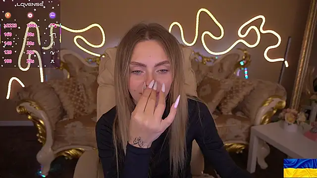 Snapshot of ChloeBrightt chatting on October 13, 8:21 pm ChloeBrightt online show from October 13, 8:21 pm