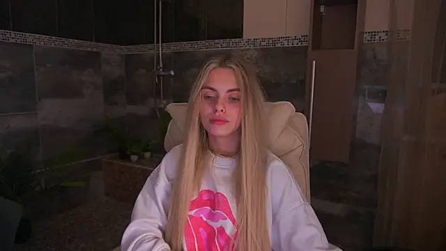 Snapshot of ChloeBrightt chatting on November 28, 9:15 pm ChloeBrightt online show from November 28, 9:15 pm