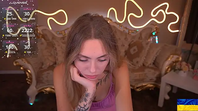 Snapshot of ChloeBrightt chatting on October 7, 7:59 pm ChloeBrightt online show from October 7, 7:59 pm