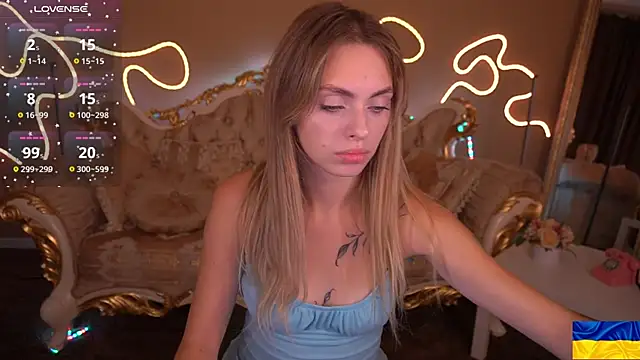 Snapshot of ChloeBrightt chatting on October 2, 8:01 pm ChloeBrightt online show from October 2, 8:01 pm