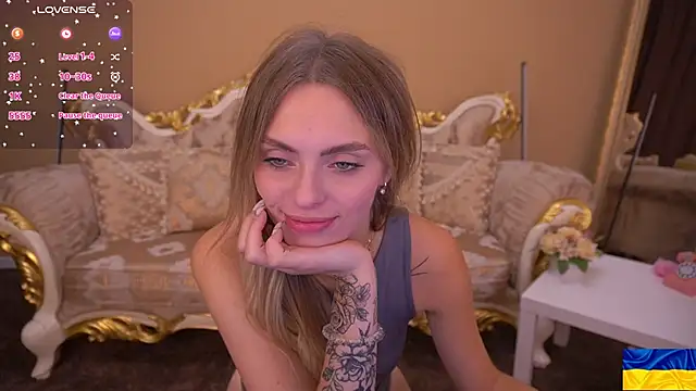 Snapshot of ChloeBrightt chatting on September 19, 8:02 pm ChloeBrightt online show from September 19, 8:02 pm