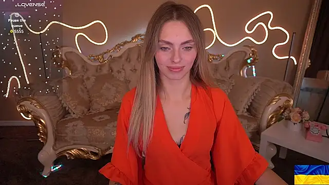 Snapshot of ChloeBrightt chatting on October 6, 7:58 pm ChloeBrightt online show from October 6, 7:58 pm