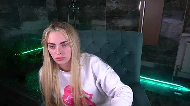 Snapshot of ChloeBrightt chatting on November 11, 8:36 pm ChloeBrightt online show from November 11, 8:36 pm