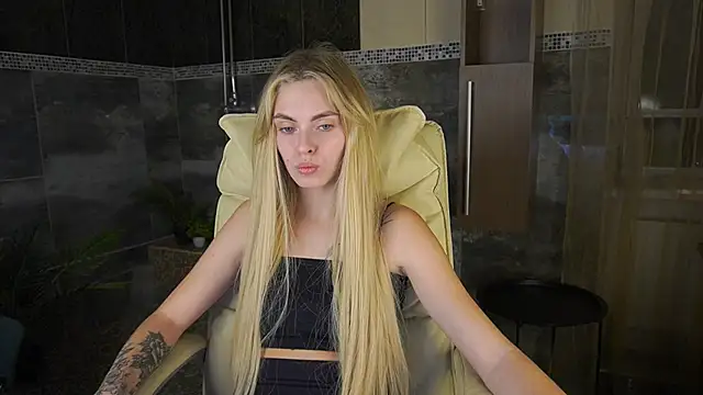 Snapshot of ChloeBrightt chatting on November 26, 9:04 pm ChloeBrightt online show from November 26, 9:04 pm