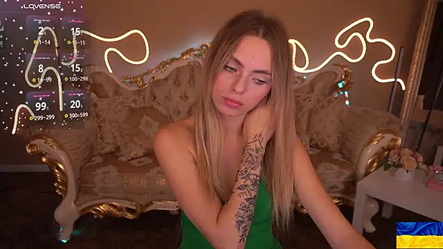 Snapshot of ChloeBrightt chatting on October 9, 7:58 pm ChloeBrightt online show from October 9, 7:58 pm