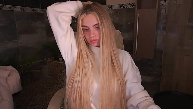 Snapshot of ChloeBrightt chatting on December 1, 9:04 pm ChloeBrightt online show from December 1, 9:04 pm