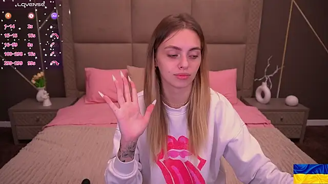 Snapshot of ChloeBrightt chatting on October 24, 8:19 pm ChloeBrightt online show from October 24, 8:19 pm