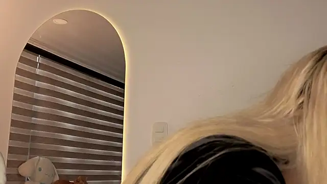 AtheneaRossi online show from October 28, 12:48 pm