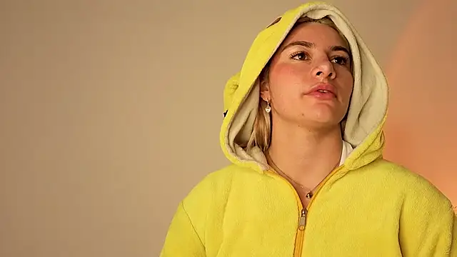 AtheneaRossi online show from December 13, 8:04 pm