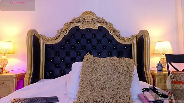 AdelinaVans online show from April 6, 3:35 pm