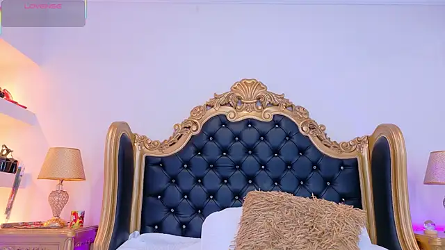 AdelinaVans online show from October 20, 4:40 pm