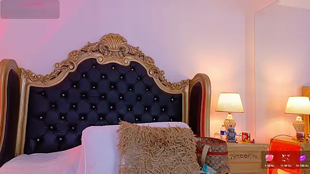 AdelinaVans online show from March 10, 11:25 am