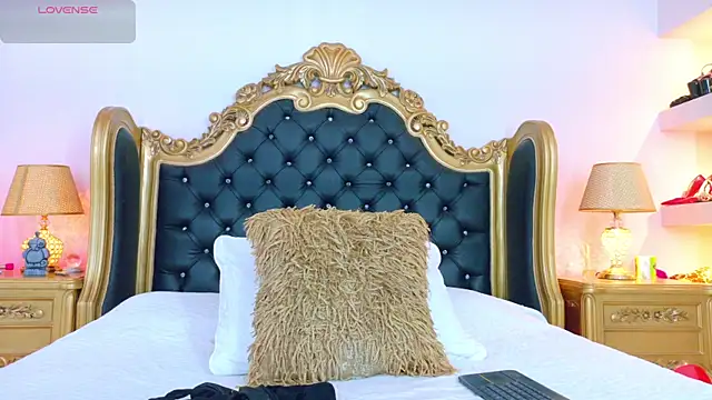 AdelinaVans online show from July 8, 11:55 am