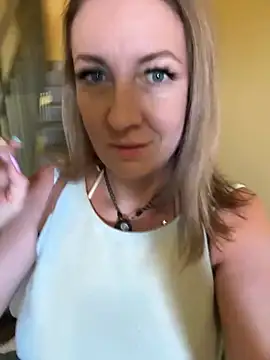 Snapshot of LaVitaBelle chatting on June 20, 7:02 am LaVitaBelle online show from June 20, 7:02 am