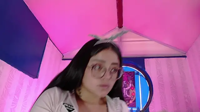 Snapshot of vitoria23_ chatting on May 26, 2:37 pm vitoria23 online show from May 26, 2:37 pm