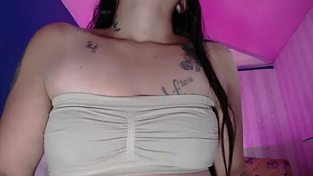 Snapshot of vitoria23_ chatting on May 29, 2:34 pm vitoria23 online show from May 29, 2:34 pm