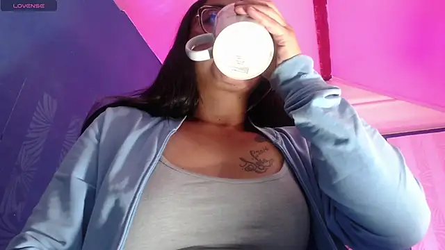 Snapshot of vitoria23_ chatting on May 13, 2:13 pm vitoria23 online show from May 13, 2:13 pm