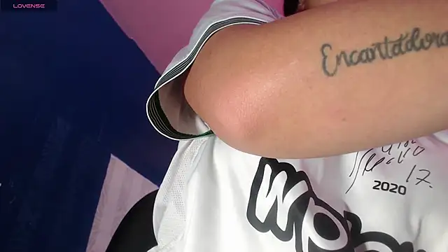 Snapshot of vitoria23_ chatting on April 30, 1:51 pm vitoria23 online show from April 30, 1:51 pm