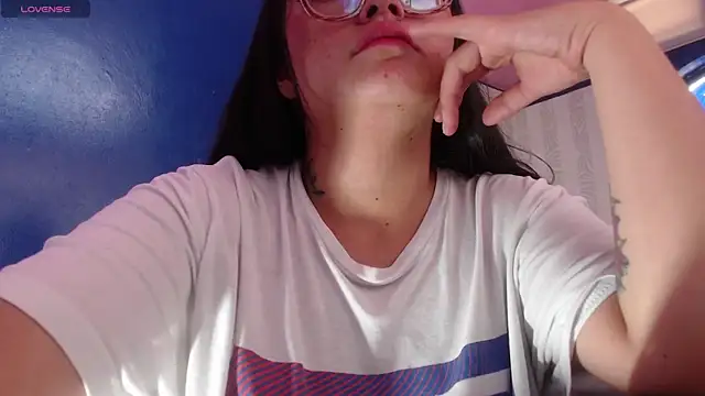 Snapshot of vitoria23_ chatting on April 21, 2:01 pm vitoria23 online show from April 21, 2:01 pm