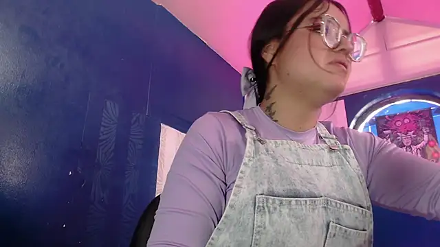 Snapshot of vitoria23_ chatting on June 6, 2:33 pm vitoria23 online show from June 6, 2:33 pm