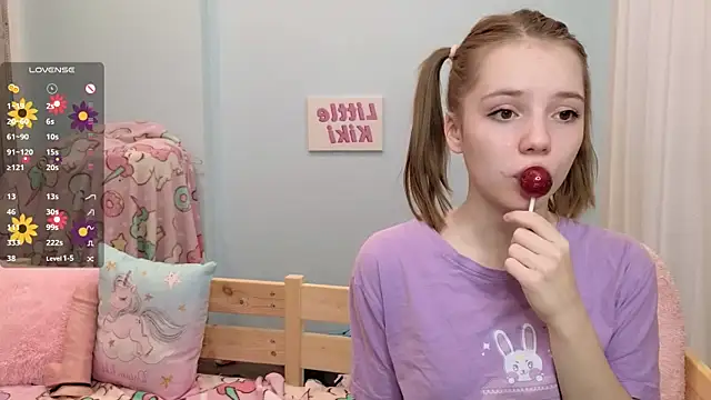 Snapshot of PrincessLittleKiki chatting on October 18, 7:10 am PrincessLittleKiki online show from October 18, 7:10 am