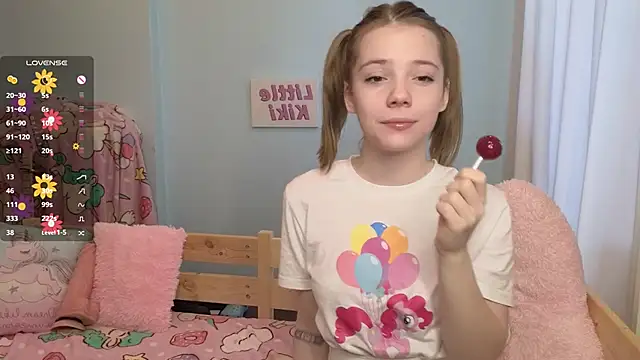 Snapshot of PrincessLittleKiki chatting on October 9, 7:09 am PrincessLittleKiki online show from October 9, 7:09 am