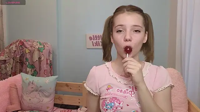 Snapshot of PrincessLittleKiki chatting on October 11, 7:09 am PrincessLittleKiki online show from October 11, 7:09 am