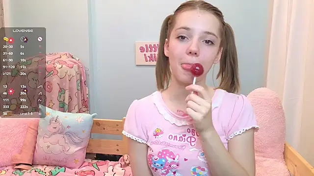 Snapshot of PrincessLittleKiki chatting on October 15, 7:27 am PrincessLittleKiki online show from October 15, 7:27 am