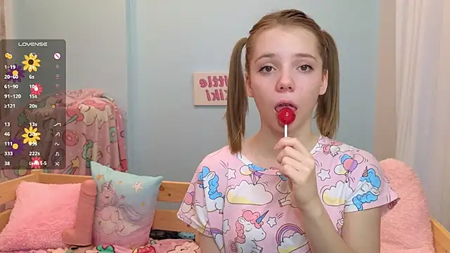 Snapshot of PrincessLittleKiki chatting on October 16, 7:16 am PrincessLittleKiki online show from October 16, 7:16 am