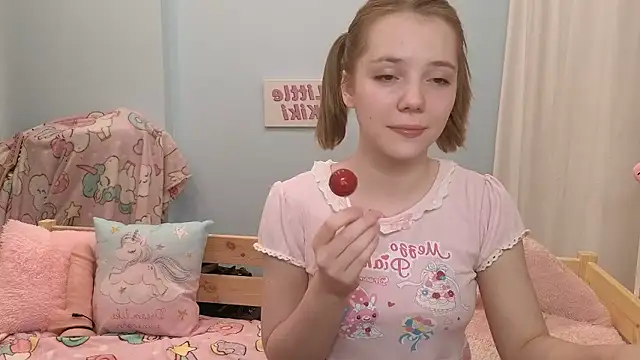 PrincessLittleKiki online show from January 8, 2:17 am