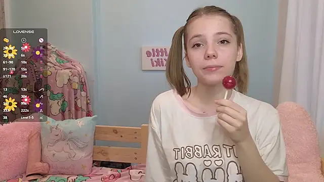 Snapshot of PrincessLittleKiki chatting on October 10, 7:09 am PrincessLittleKiki online show from October 10, 7:09 am