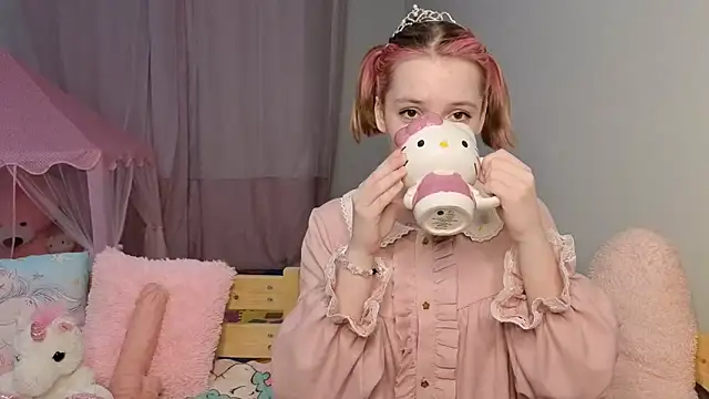 PrincessLittleKiki online show from April 17, 7:06 pm