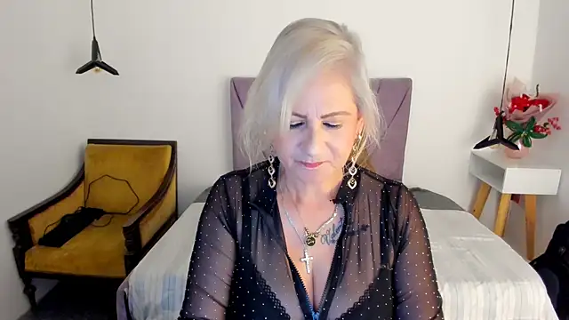 Snapshot of ScarletHoot_ chatting on May 28, 5:19 pm ScarletHoot online show from May 28, 5:19 pm