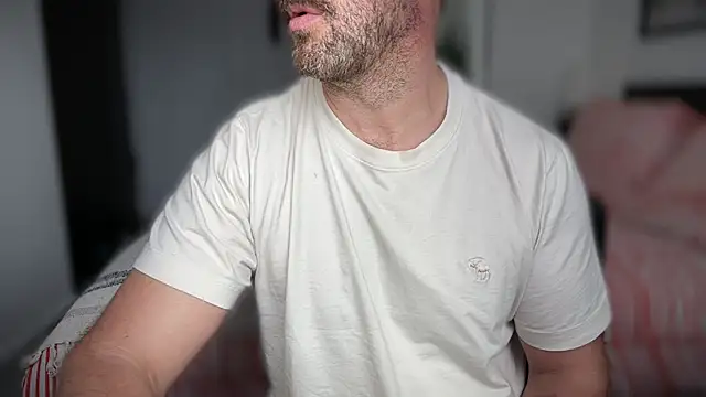 Snapshot of Mr_Beef chatting on October 5, 9:44 am Mr Beef online show from October 5, 9:44 am