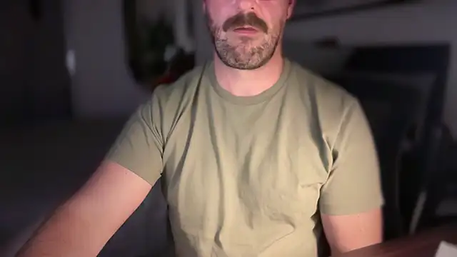 Snapshot of Mr_Beef chatting on November 15, 7:07 pm Mr Beef online show from November 15, 7:07 pm