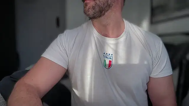 Snapshot of Mr_Beef chatting on December 14, 2:22 pm Mr Beef online show from December 14, 2:22 pm