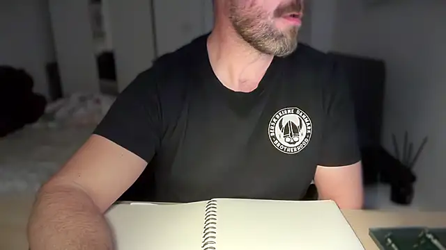 Snapshot of Mr_Beef chatting on February 27, 10:20 pm Mr Beef online show from February 27, 10:20 pm