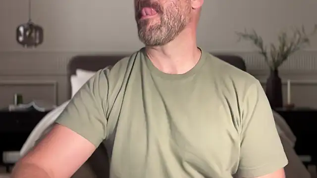 Snapshot of Mr_Beef chatting on September 20, 9:53 pm Mr Beef online show from September 20, 9:53 pm