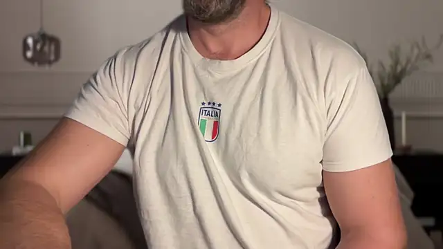 Snapshot of Mr_Beef chatting on September 18, 6:44 pm Mr Beef online show from September 18, 6:44 pm