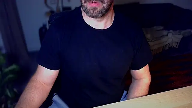 Snapshot of Mr_Beef chatting on March 20, 8:08 pm Mr Beef online show from March 20, 8:08 pm