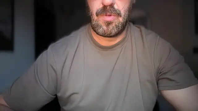 Snapshot of Mr_Beef chatting on October 21, 5:01 pm Mr Beef online show from October 21, 5:01 pm