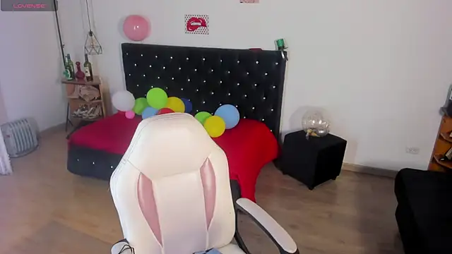 Aliciia cute1 online show from March 18, 9:48 pm