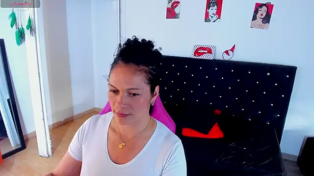 Aliciia cute1 online show from February 12, 9:36 pm