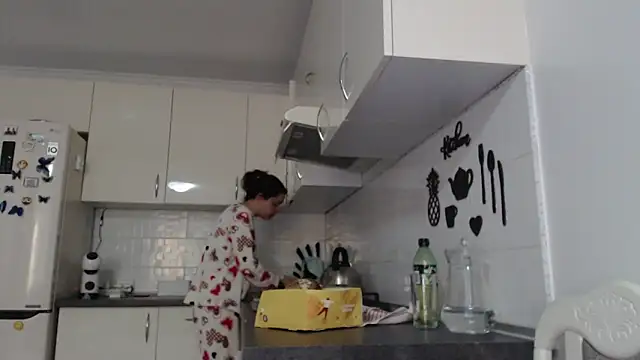  JustmeHere  online show from November 8, 8:29 am