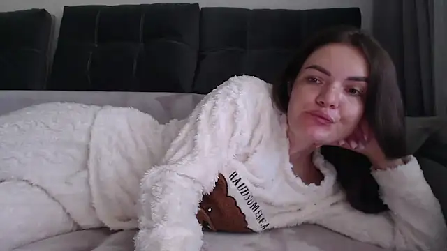 Snapshot of _JustmeHere_ chatting on June 5, 6:18 am JustmeHere online show from June 5, 6:18 am
