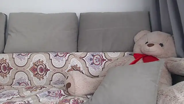  JustmeHere  online show from November 3, 8:40 am