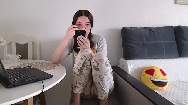  JustmeHere  online show from March 15, 6:20 am