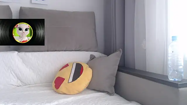 Snapshot of _JustmeHere_ chatting on February 2, 9:41 am JustmeHere online show from February 2, 9:41 am