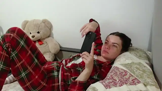  JustmeHere  online show from November 29, 9:15 pm